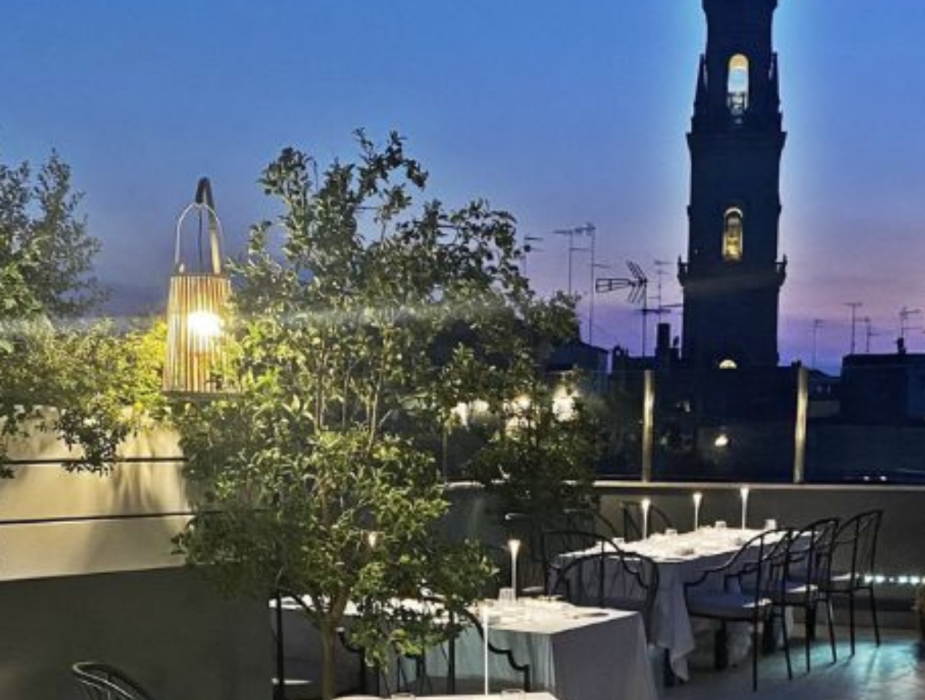 Il rooftop di Risorgimento Resort al tramonto